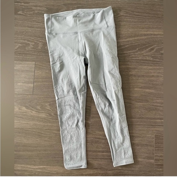 LULULEMON| REVEAL CROP ZEN EXPRESSION - Picture 2 of 6